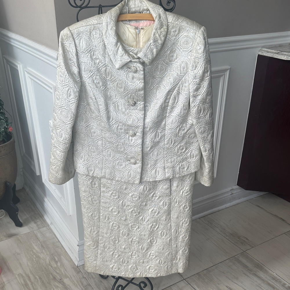 Elegant Cream and silver Textured  Set by Jack Liebman